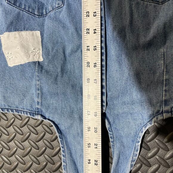 L.A. Blue Western Embroidered Floral Denim Button Up Blue Vest Women's Size L - Picture 4 of 5